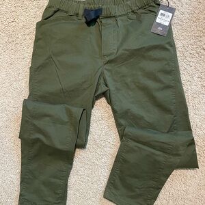 NWT Mountain Hardwear Forest Green Casual pants